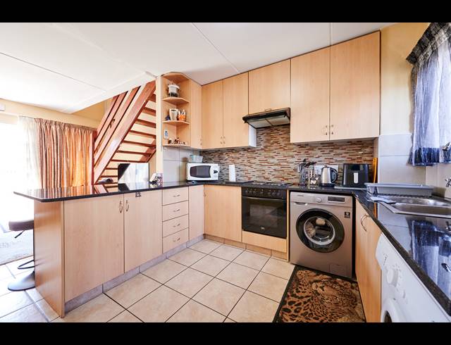 2 BEDROOM TOWNHOUSE FOR SALE IN NOORDWYK